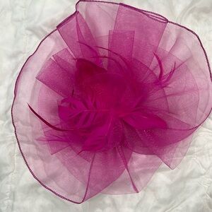Awesome pink clip on hat. Perfect for the Kentucky Derby.